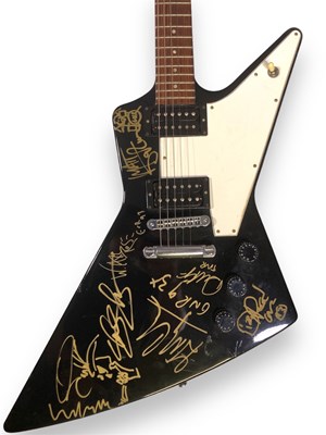 Lot 527 - GUNS N ROSES - A GUITAR SIGNED BY THE BAND.
