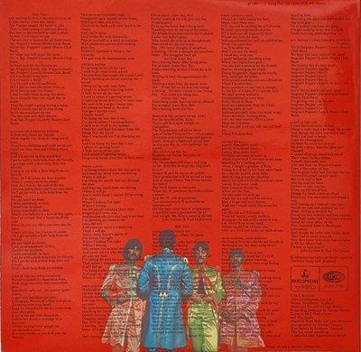 Lot 65 - THE BEATLES - SGT. PEPPER'S LONELY HEARTS CLUB BAND LP (ORIGINAL UK 'WIDE SPINE' STEREO COPY - PCS 7027).