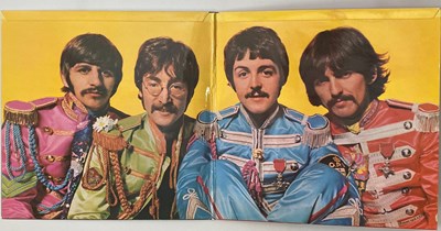 Lot 65 - THE BEATLES - SGT. PEPPER'S LONELY HEARTS CLUB BAND LP (ORIGINAL UK 'WIDE SPINE' STEREO COPY - PCS 7027).