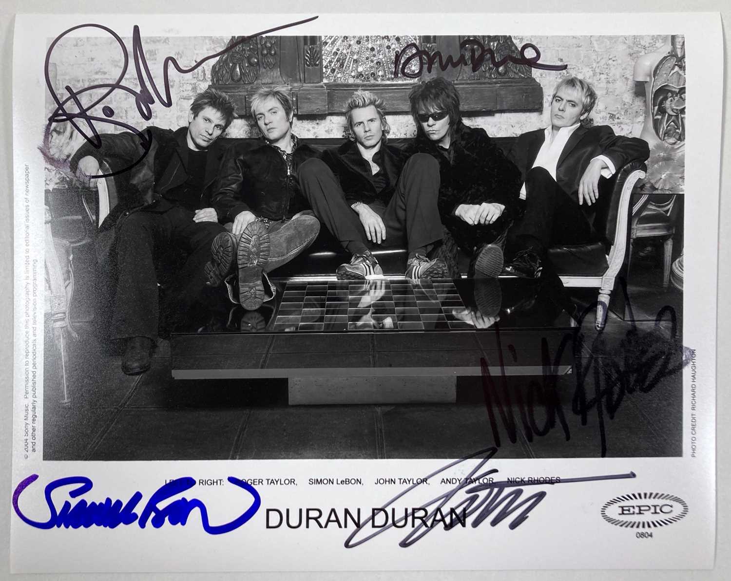 Lot 298 - DURAN DURAN - A FULLY SIGNED PHOTOGRAPH.