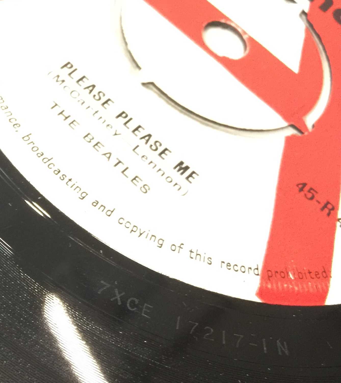 Lot 71 - THE BEATLES - PLEASE PLEASE ME 7" - ORIGINAL