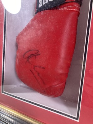 Lot 50 - BOXING INTEREST - AMIR KHAN SIGNED GLOVE.