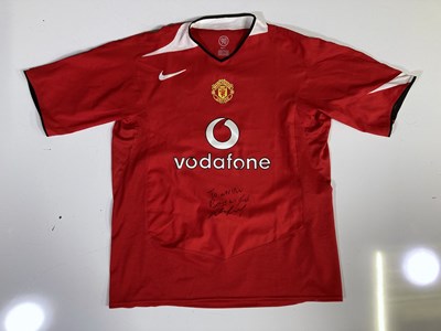 Lot 19 - FOOTBALL MEMORABILIA - A MANCHESTER UNITED SHIRT SIGNED BY WAYNE ROONEY.