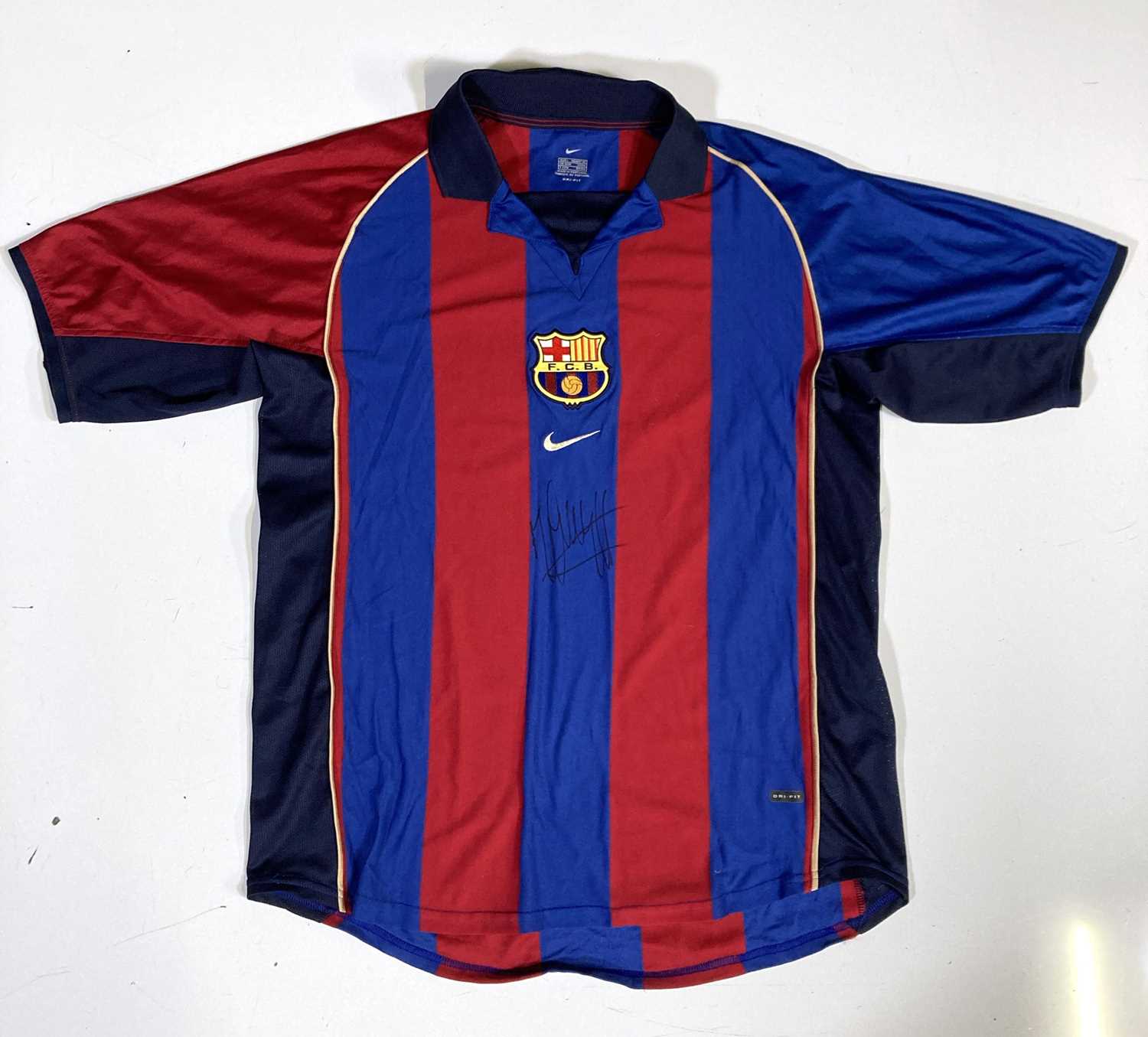 Lot 22 - FOOTBALL MEMORABILIA - BARCELONA SHIRT SIGNED