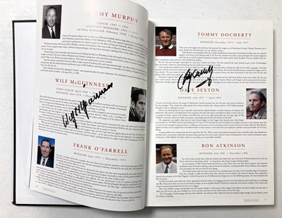 Lot 25 - MANCHESTER UNITED - MULTI SIGNED 'PLAYER BY PLAYER' BOOK.