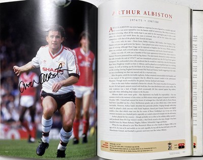 Lot 25 - MANCHESTER UNITED - MULTI SIGNED 'PLAYER BY PLAYER' BOOK.