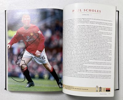 Lot 25 - MANCHESTER UNITED - MULTI SIGNED 'PLAYER BY PLAYER' BOOK.