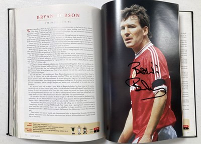 Lot 25 - MANCHESTER UNITED - MULTI SIGNED 'PLAYER BY PLAYER' BOOK.