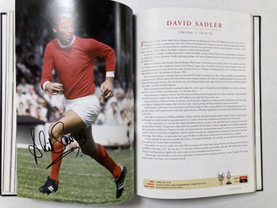 Lot 25 - MANCHESTER UNITED - MULTI SIGNED 'PLAYER BY PLAYER' BOOK.