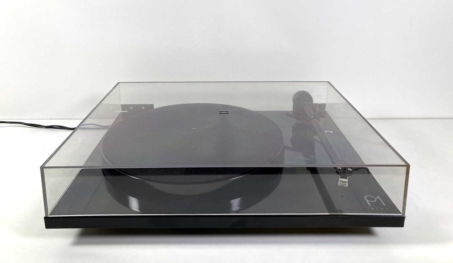 Lot 1 - REGA PLANAR P1 PLUS TURNTABLE.