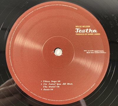 Lot 180 - WILLIE NELSON - TEATRO (MCR 910 - 2018 BLACK VINYL PRESSING)