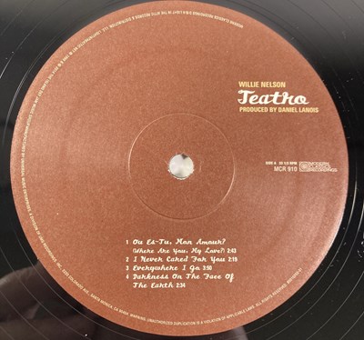 Lot 180 - WILLIE NELSON - TEATRO (MCR 910 - 2018 BLACK VINYL PRESSING)