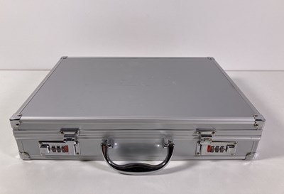 Lot 188 - JAMES BOND - A COLLECTABLE AND LIMITED EDITION CORGI ATTACHE CASE SET.