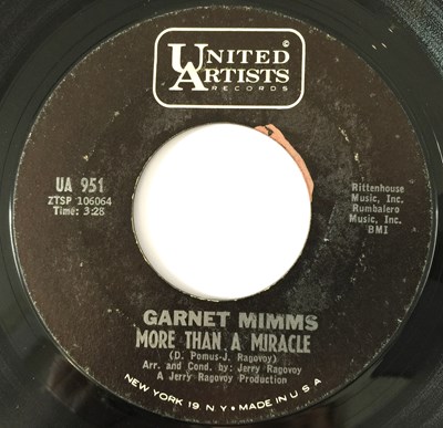 Lot 26 - GARNET MIMMS - LOOKING FOR YOU/ MORE THAN A MIRACLE 7" (US SOUL - UNITED ARTISTS UA 951)