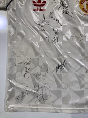 Lot 1 - MANCHESTER UNITED - 1991 SHIRT SIGNED BY CANTONA / BECKHAM / FERGUSON AND MORE.