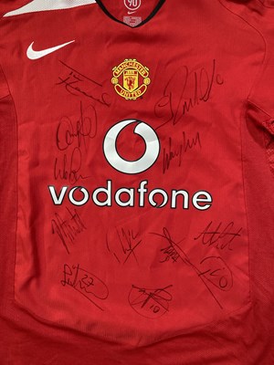 Lot 43 - MANCHESTER UNITED - 2004 HOME SHIRT SIGNED BY ROONEY, RONALDO AND MORE.