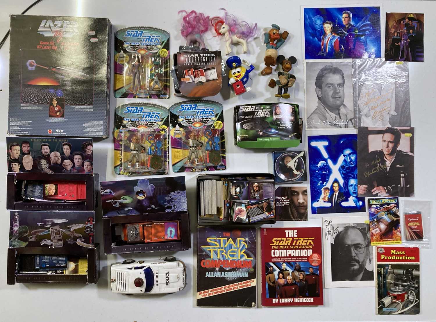 Lot 199 - STAR TREK - COLLECTORS CARDS, TOYS, BOOKS.