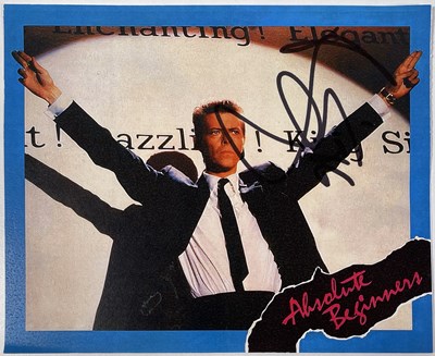 Lot 433 - DAVID BOWIE - SIGNED CARD.
