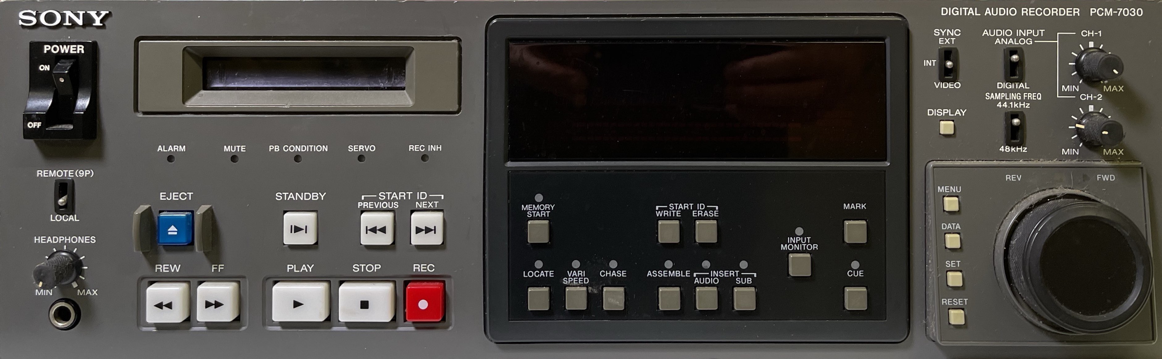 Lot 1 - SONY PCM-7030 DIGITAL AUDIO RECORDER - DAT