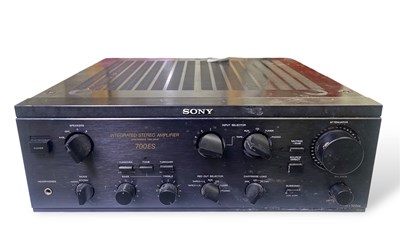 Lot 12 - SONY 700 ES INTEGRATED AMPLIFIER.