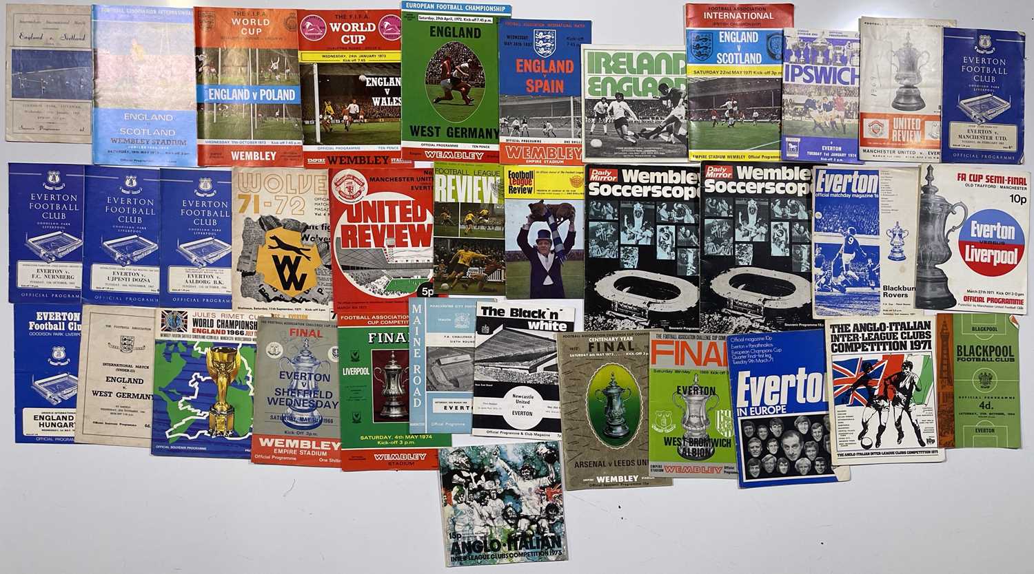 Lot 380 - FOOTBALL MEMORABILIA - PROGRAMMES INC EVERTON AWAY / WORLD CUP FINAL 1966.