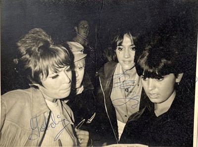 Lot 268 - GOLDIE AND THE GINGERBREADS - AUTOGRAPHS / HANDBILL (INC MOODY BLUES).