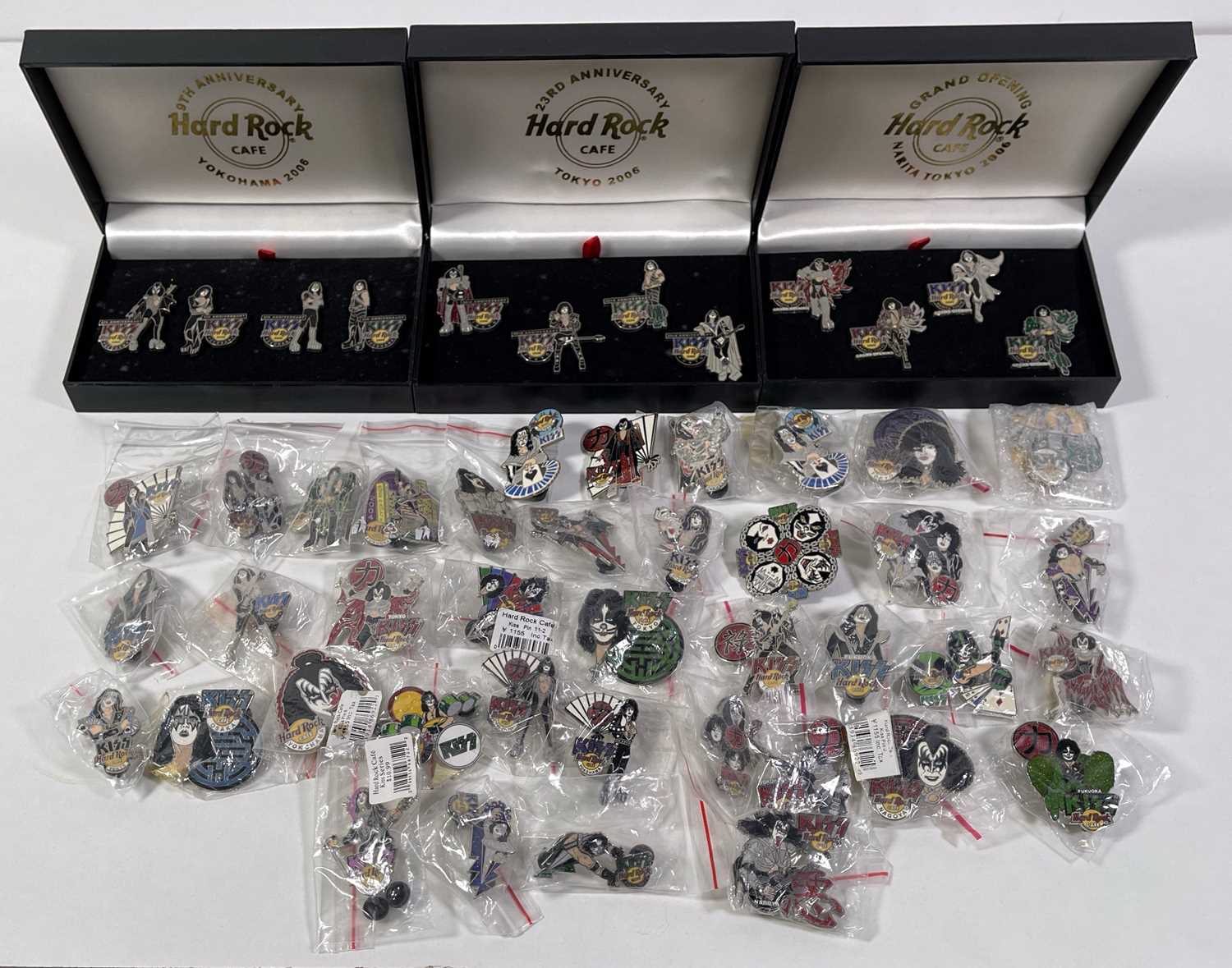 Lot 442 - KISS - BADGE COLLECTION INC HARD ROCK CAFE.