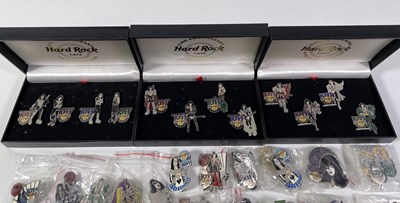 Lot 442 - KISS - BADGE COLLECTION INC HARD ROCK CAFE.