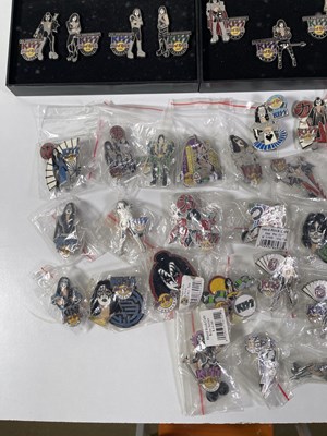 Lot 442 - KISS - BADGE COLLECTION INC HARD ROCK CAFE.