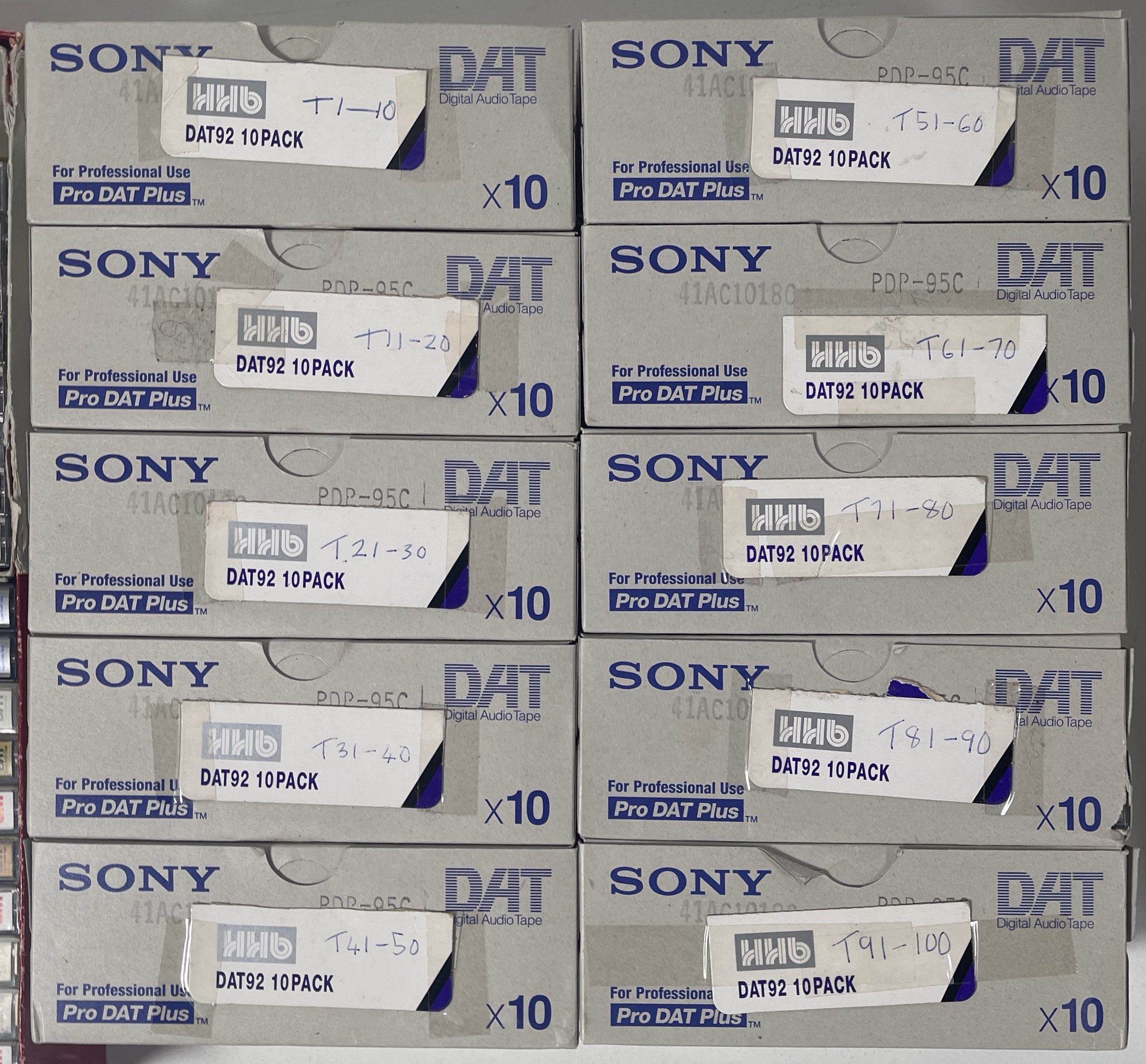 Lot 143 - THE BEATLES INTEREST - LARGE COLLECTION OF