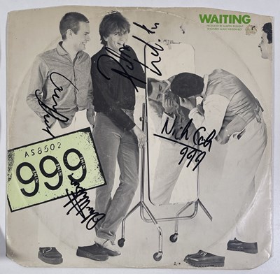 Lot 530 - PUNK MEMORABILIA - 999 - FULLY SIGNED LP.