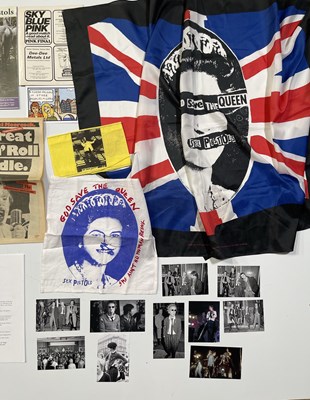 Lot 535 - SEX PISTOLS - CUTTINGS/VINYL/MEMORABILIA PACK.