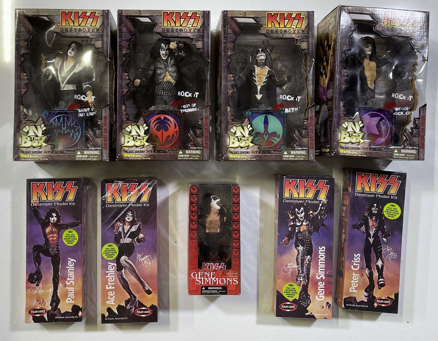 Lot 460 - KISS MEMORABILIA - COLLECTABLES AND FIGURINES.