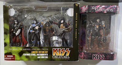 Lot 461 - KISS - COLLECTABLES./ FIGURINES.