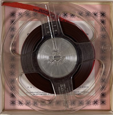 Lot 418 - THE BEATLES - C 1960S COLLECTABLES INC TRAY / SHEET MUSIC / CERAMICS.