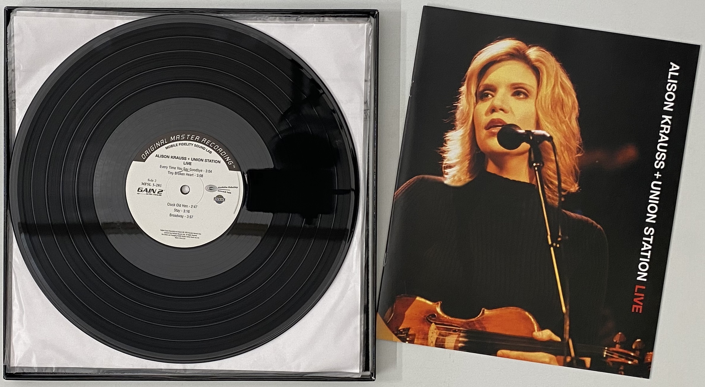 Lot 17 - ALISON KRAUSS + UNION STATION LIVE (BOX SET - Lot 17 - ALISON KRAUSS + UNION STATION LIVE (BOX SET -