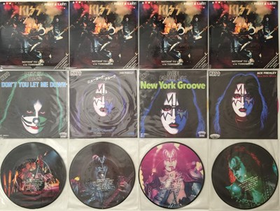 Lot 139 - KISS - PRIVATE RELEASE/ OVERSEAS 7" PACK