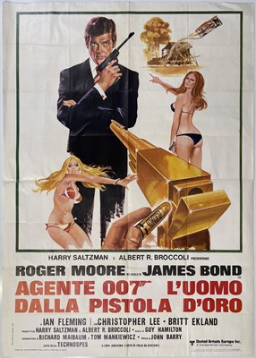 Lot 212 - JAMES BOND - THE MAN WITH THE GOLDEN GUN (1974) ITALIAN POSTER.