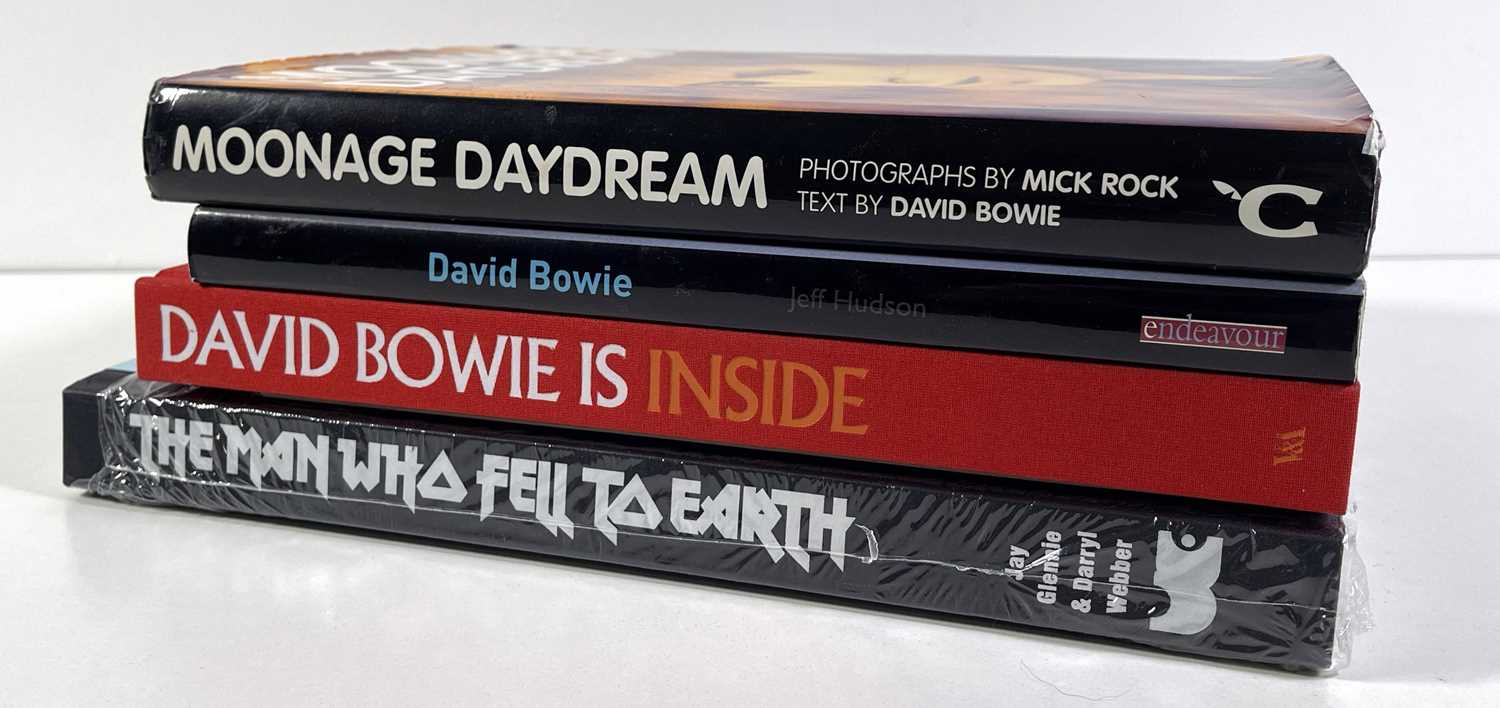 Lot 421 - DAVID BOWIE - COLLECTABLE BOOKS INC STUDIO