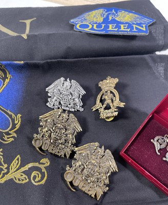 Lot 404 - QUEEN - COLLECTABLES/MERCHANDISE INC 1992 FREDDIE MERCURY STATUETTE.