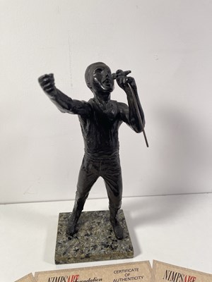 Lot 404 - QUEEN - COLLECTABLES/MERCHANDISE INC 1992 FREDDIE MERCURY STATUETTE.