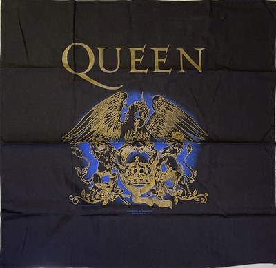 Lot 404 - QUEEN - COLLECTABLES/MERCHANDISE INC 1992 FREDDIE MERCURY STATUETTE.