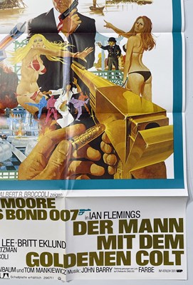 Lot 201 - JAMES BOND - THE MAN WITH THE GOLDEN GUN (1974) - ORIGINAL GERMAN POSTER.
