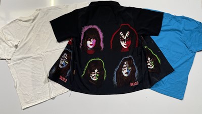 Lot 428 - KISS - CLOTHING / T-SHIRTS.