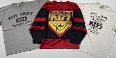 Lot 428 - KISS - CLOTHING / T-SHIRTS.