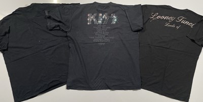 Lot 428 - KISS - CLOTHING / T-SHIRTS.