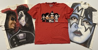 Lot 428 - KISS - CLOTHING / T-SHIRTS.