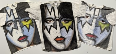 Lot 428 - KISS - CLOTHING / T-SHIRTS.