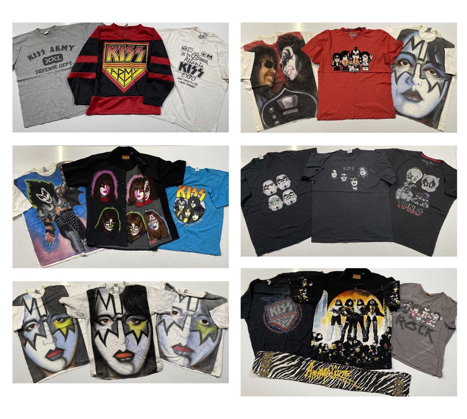 Lot 428 - KISS - CLOTHING / T-SHIRTS.