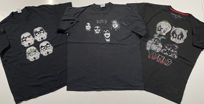 Lot 428 - KISS - CLOTHING / T-SHIRTS.